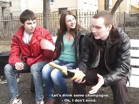 Русские пикаперы встречают доступную девушку в электричке и жарят её